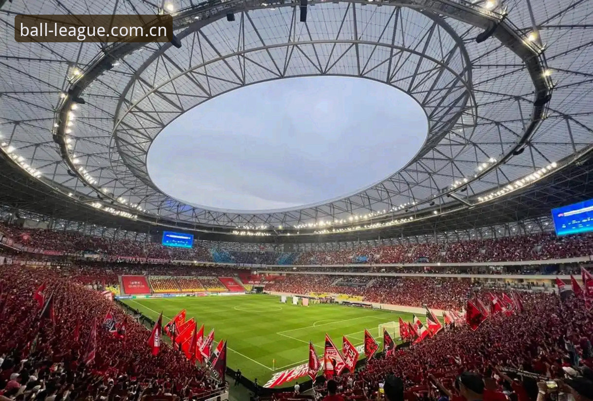 欧联杯决赛详解：维拉3-0大胜弗赖堡，埃梅里再创历史
